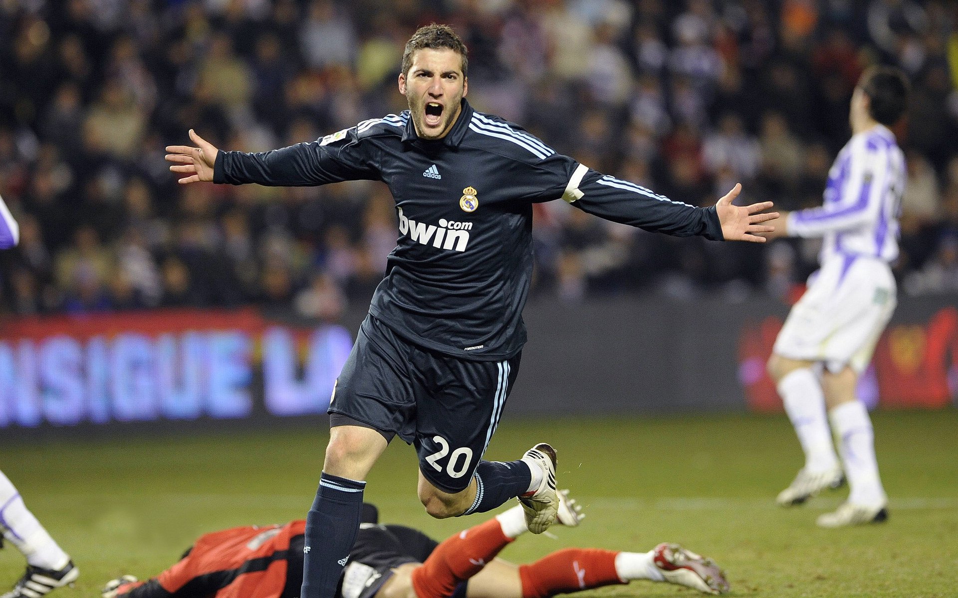 爱游戏官方入口-场馆功能区域优化升级多项便民服务提升球迷入场体验满意度，提高场馆利用率的方法